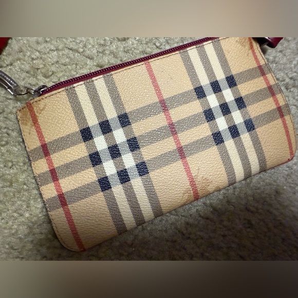 Authentic Burberry Wristlet - Picture 9 of 14